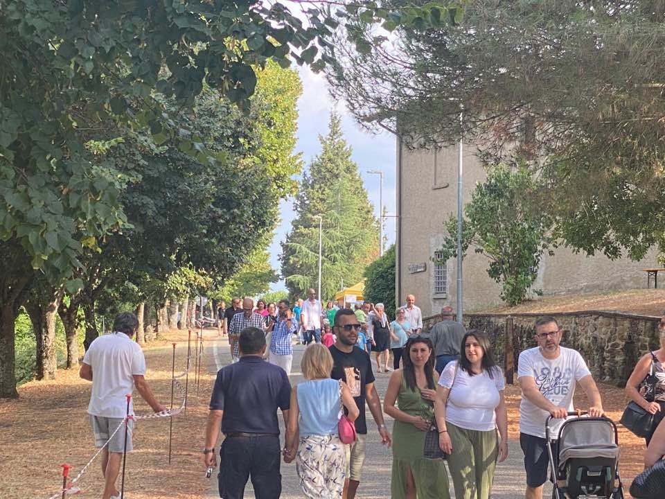 IMG-20240816-WA0006 Dalla Valdichiana all’altotevere in sella alla bici per la “scalata” al Colle Santo, il Commissario Tecnico della Nazionale di ciclismo su strada, Daniele Bennati in visita al santuario di Canoscio